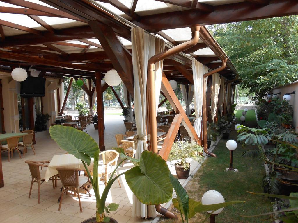 Pensiunea Romeo Tecuci Extérieur photo