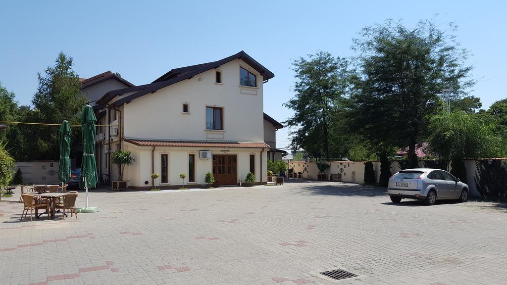 Pensiunea Romeo Tecuci Extérieur photo